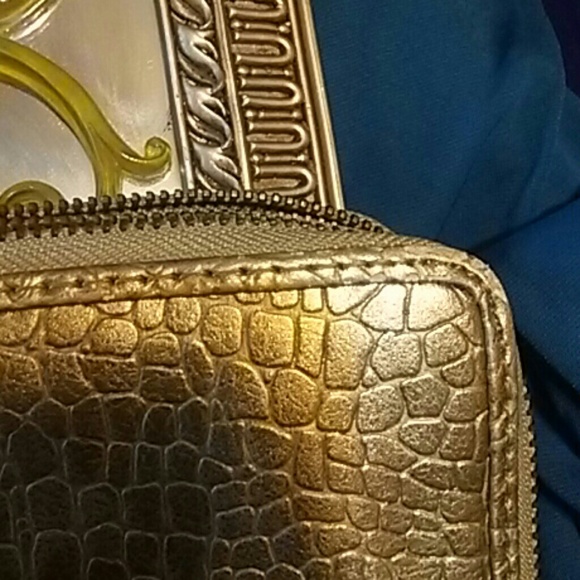 Jessica Simpson Antique Gold Clutch - Picture 7 of 8